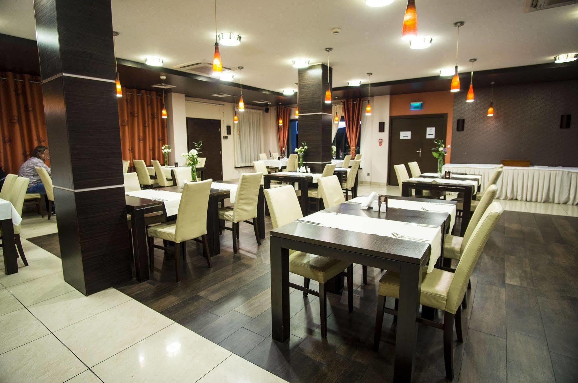 M Hotel วูดช์ ภายนอก รูปภาพ