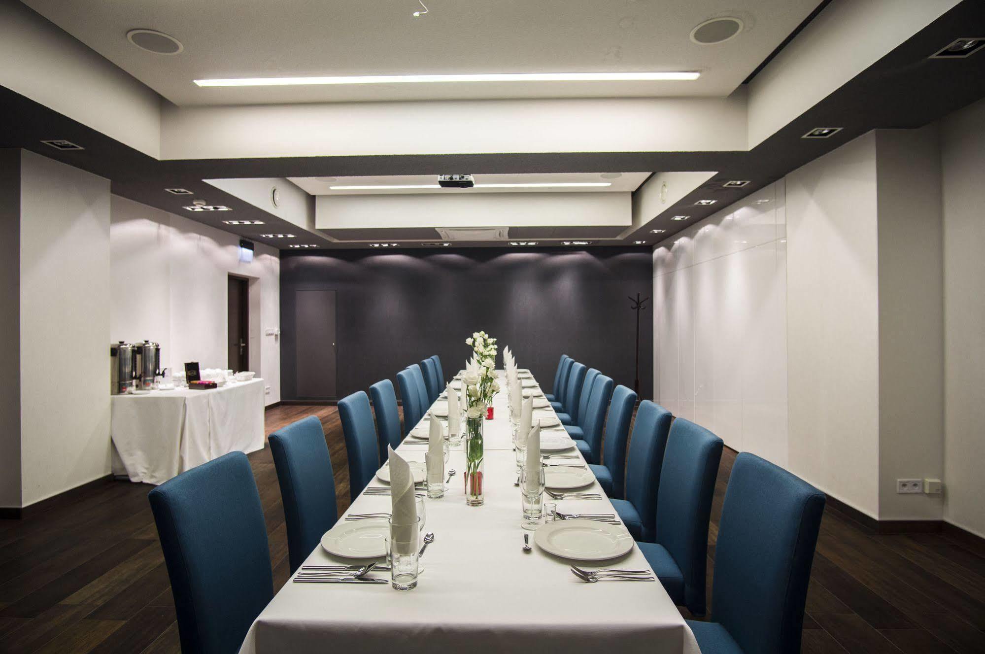 M Hotel วูดช์ ภายนอก รูปภาพ