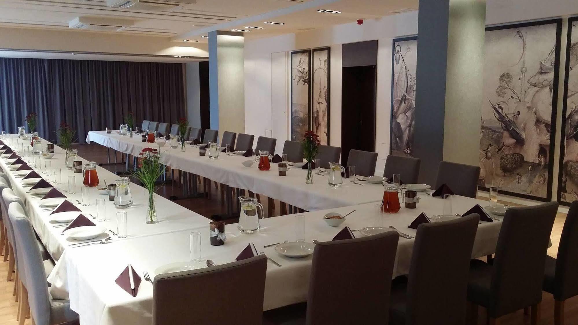 M Hotel วูดช์ ภายนอก รูปภาพ